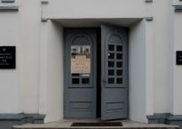 Sinagoga, įėjimas į Beatričės Kleizaitės-Vasaris menų galeriją, 2016 m. Laimutės Kraukšlienės fot.